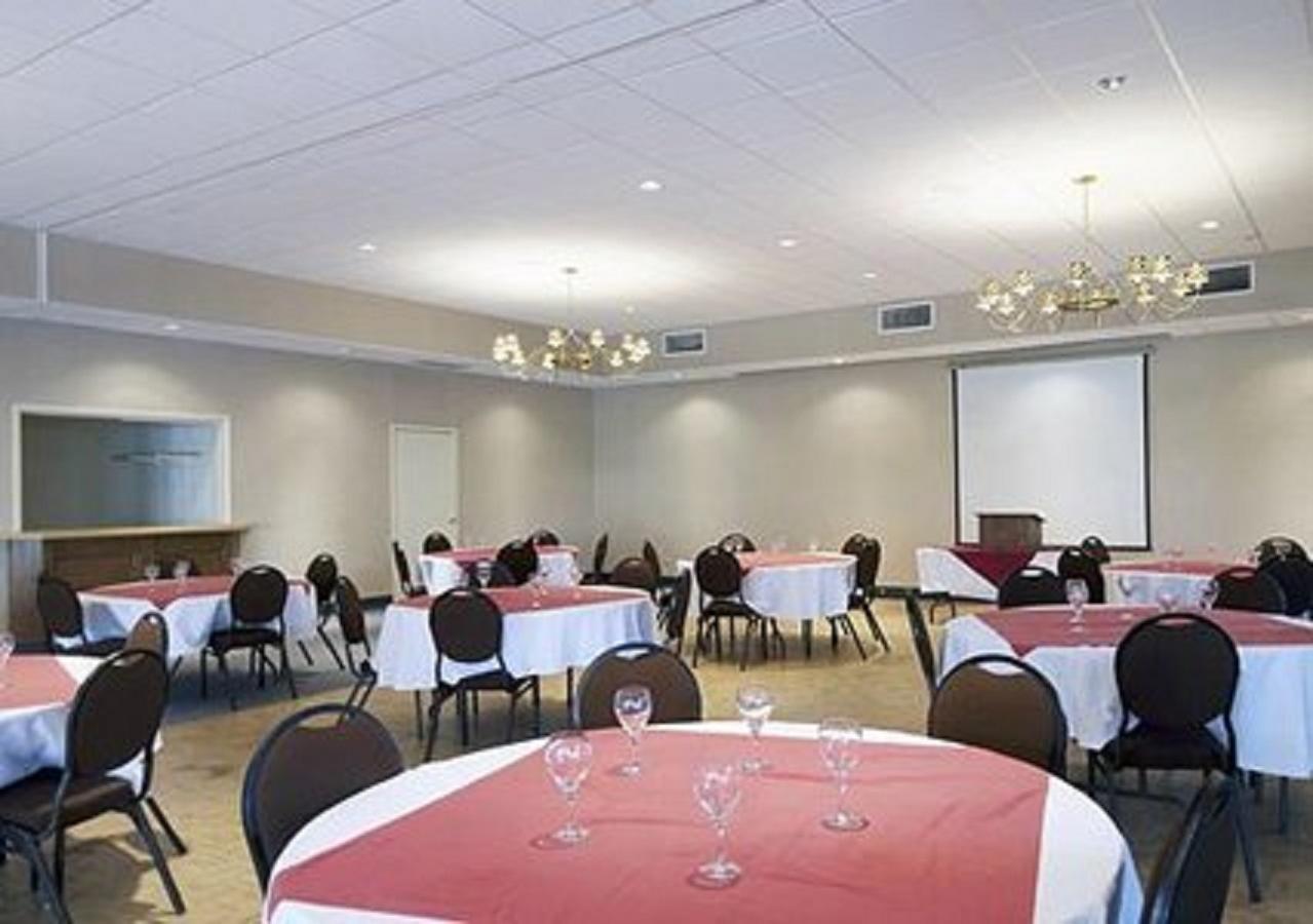Econo Lodge Smiths Falls Restaurant foto